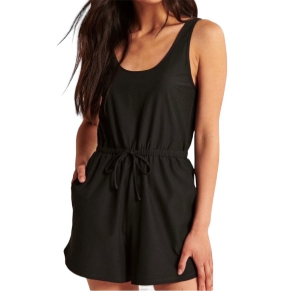 ABERCROMBIE & FITCH Traveler Romper
Women's Size MP Black Drawstring Waist - Picture 3 of 3